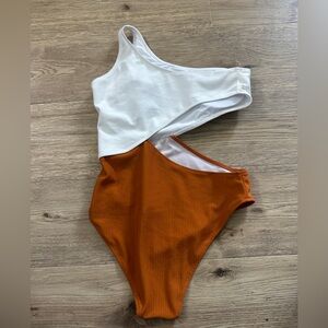 Women’s bathing suit